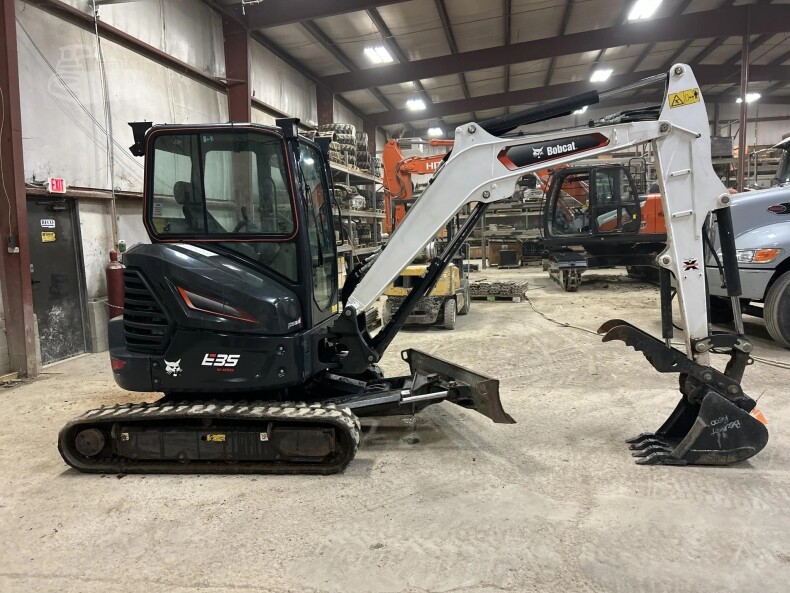 2022 Bobcat E35 R2 Mini Excavator
